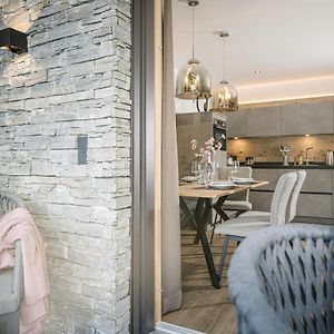 Lenzup Apartments